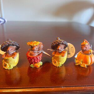 Autumn miniature‎ Squirrel Figurines In Acorn & Pumpkin Design Set Of 4 resin